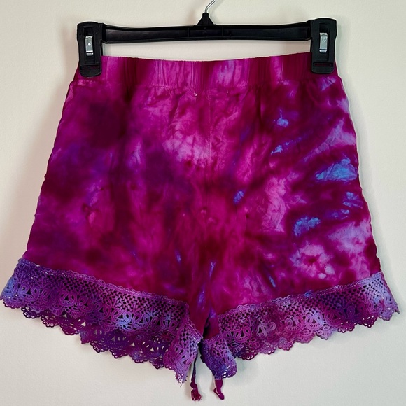 Vibrant Purple Tie Dye Shorts with Lace Trim - Boho Festival Style - Size Medium - Picture 5 of 7